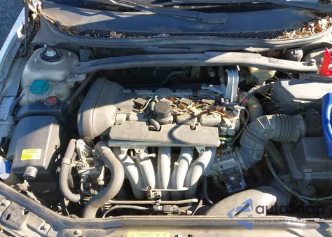 2001 Volvo V70 2.4 z USA, uszkodzony, nr VIN YV1SW61N512059498